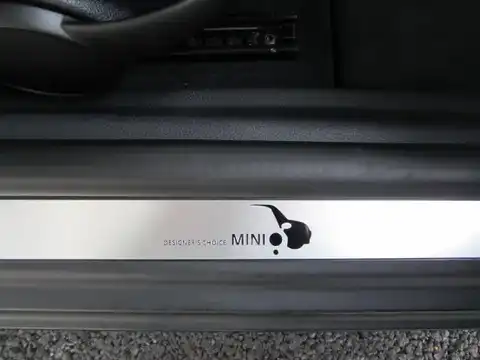 カタログ画像：ＭＩＮＩ （MINI） デザイナーズ・チョイス 2006年11月 GH-RA16 1600cc アストロ・ブラック（メタリック） 燃費11.6km / l 内装