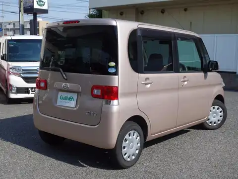 カタログ画像：タント （TANTO） Ｘスペシャル 2011年6月 DBA-L385S 660cc ライトローズマイカメタリック 燃費22.5km / l バック