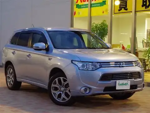 カタログ画像：アウトランダーＰＨＥＶ （OUTLANDER PHEV） Ｇプレミアムパッケージ 2013年1月 DLA-GG2W 2000cc テクニカルシルバーメタリック メイン（その他）