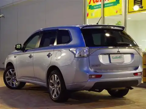 カタログ画像：アウトランダーＰＨＥＶ （OUTLANDER PHEV） Ｇプレミアムパッケージ 2014年4月 DLA-GG2W 2000cc テクニカルシルバーメタリック バック