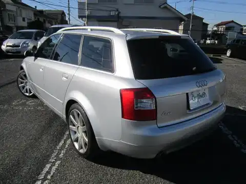 カタログ画像：Ａ４アバント （A4 AVANT） ２．０ 2004年2月 GH-8EALT 2000cc シルバーレイクメタリック 燃費10.8km / l バック