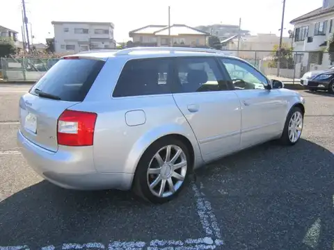 カタログ画像：Ａ４アバント （A4 AVANT） ２．０ 2004年4月 GH-8EALT 2000cc シルバーレイクメタリック 燃費10.8km / l バック