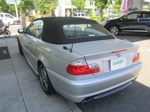 カタログ画像：３シリーズ （3 SERIES） ３３０Ｃｉカブリオーレ Ｍスポーツ 2001年2月 GH-AV30 3000cc チタン・シルバー（メタリックカラー） バック