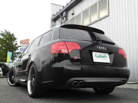 カタログ画像：Ｓ４アバント （S4 AVANT） ベースグレード 2008年1月 ABA-8EBBKF 4200cc ファントムブラックパールエフェクト 燃費6.6km / l バック