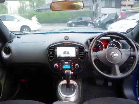 カタログ画像：ジューク （JUKE） １５ＲＸ 2010年6月 DBA-YF15 1500cc パシフィックブルー（ＰＭ） 燃費17.2km / l 内装