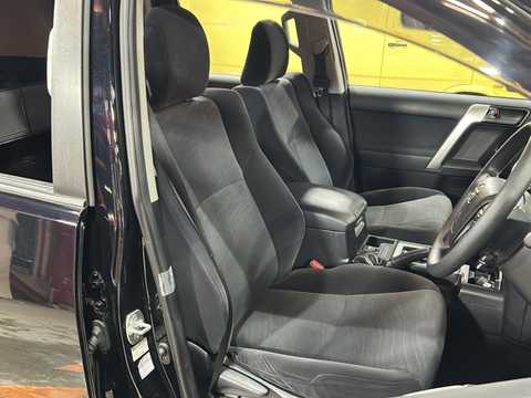 カタログ画像：ランドクルーザープラド （LAND CRUISER PRADO） ＴＸ 2022年8月 3BA-TRJ150W 2700cc ブラックorアティチュードブラックマイカ 燃費8.3km / l フロント