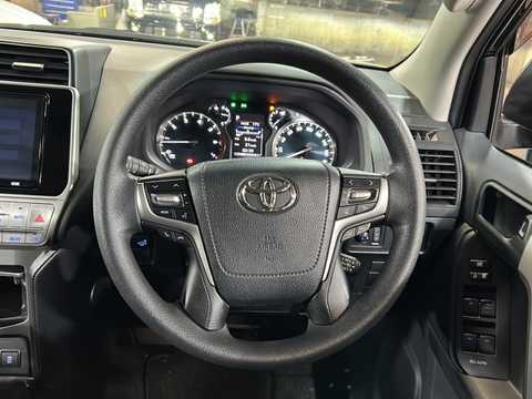 カタログ画像：ランドクルーザープラド （LAND CRUISER PRADO） ＴＸ 2022年8月 3BA-TRJ150W 2700cc ブラックorアティチュードブラックマイカ 燃費8.3km / l 内装