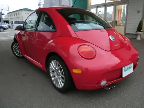 カタログ画像：ニュービートル （NEW BEETLE） ニュービートル ターボ 2004年10月 GH-9CAWU 1800cc トルネードレッド 燃費10.8km / l バック