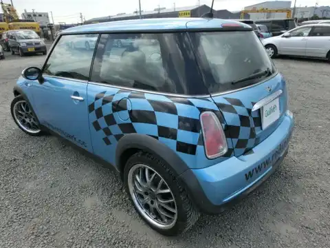 カタログ画像：ＭＩＮＩ （MINI） ワン 2004年9月 GH-RA16 1600cc エレクトリック・ブルーメタリック 燃費14.0km / l バック