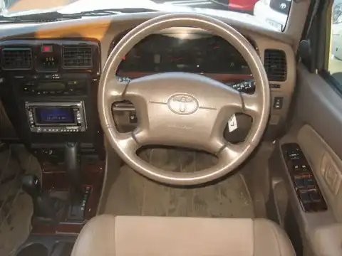 カタログ画像：ハイラックスサーフ （HILUX SURF） ＳＳＲ－Ｘ ホワイトプレミアム 2001年12月 KH-KDN185W 3000cc ホワイトパールマイカ 燃費10.4km / l 内装