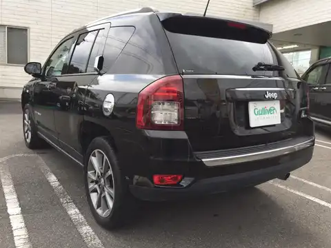 カタログ画像：ジープ・コンパス （JEEP COMPASS） リミテッド 2012年3月 ABA-MK49 2000cc ブラッククリアコート 燃費10.5km / l バック