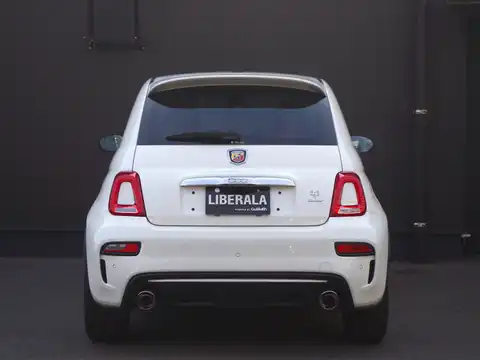 カタログ画像：アバルト５９５ （ABARTH 595） ツーリズモ 2017年2月 ABA-31214T 1400cc ビアンコガーラ 燃費12.9km / l バック