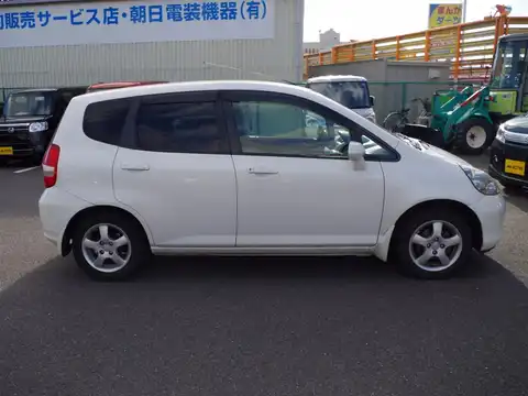 カタログ画像：フィット （FIT） １．５Ｔ 2002年9月 LA-GD3 1500cc タフタホワイト 燃費20.0km / l 外装