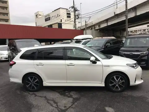 カタログ画像：カローラフィールダー （COROLLA FIELDER） ハイブリッドＧ ダブルバイビー 2017年10月 DAA-NKE165G 1500cc ホワイトパールクリスタルシャイン 燃費34.4km / l 外装