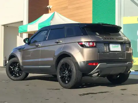 カタログ画像：レンジローバーイヴォーク （RANGE ROVER EVOQUE） ピュア 2015年4月 CBA-LV2A 2000cc スコシア・グレイorコリス・グレイorユーロン・ホワイトorカイコウラ・ストーン 燃費10.6km / l バック