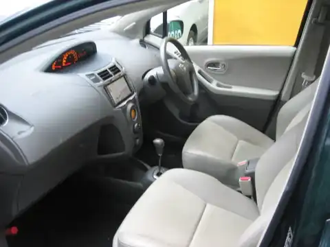 カタログ画像：ヴィッツ （VITZ） アイル 2007年8月 DBA-SCP90 1300cc ダークグリーンマイカメタリック 燃費19.6km / l 内装