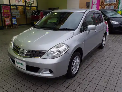 カタログ画像：ティーダ （TIIDA） １５Ｍ ＦＯＵＲ ＳＶ＋プラズマ 2011年6月 DBA-NC11 1500cc ブリリアントシルバー（Ｍ） 燃費14.2km / l 外装