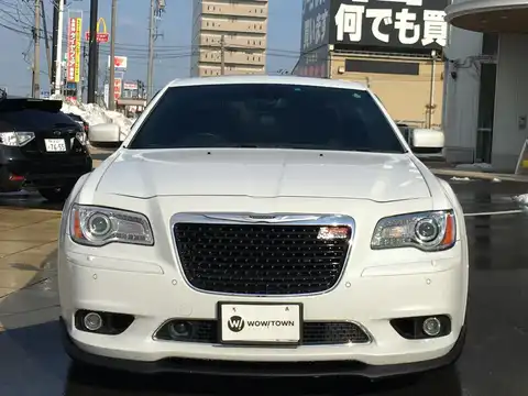 カタログ画像：クライスラー・３００ （CHRYSLER 300） ＳＲＴ８ 2013年3月 6400cc アイボリートライコートパール フロント