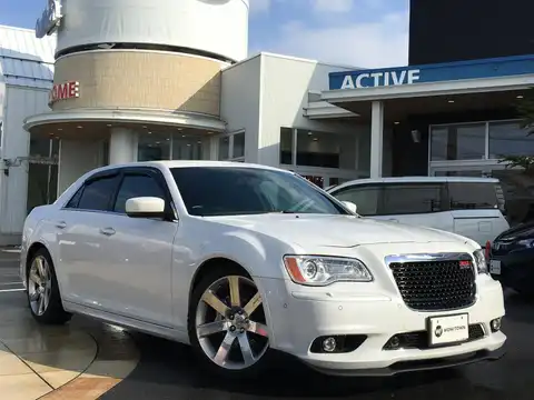 カタログ画像：クライスラー・３００ （CHRYSLER 300） ＳＲＴ８ 2013年3月 6400cc アイボリートライコートパール フロント