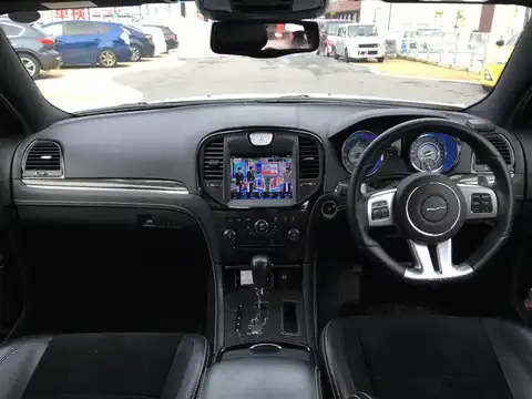 カタログ画像：クライスラー・３００ （CHRYSLER 300） ＳＲＴ８ 2013年3月 6400cc アイボリートライコートパール 内装