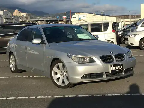 カタログ画像：５シリーズ （5 SERIES） ５４５ｉ 2004年4月 GH-NB44 4400cc チタン・シルバーメタリックorシルバー・グレーメタリック 燃費7.6km / l メイン（その他）