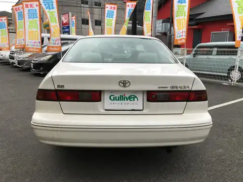 カタログ画像：カムリ （CAMRY） ２．２ Ｖセレクション 1999年8月 GF-SXV20 2200cc スーパーホワイトパールマイカ 燃費10.2km / l バック