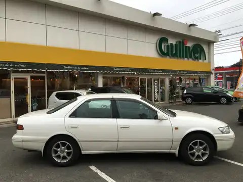 カタログ画像：カムリ （CAMRY） ２．２ Ｖセレクション 1999年8月 GF-SXV20 2200cc スーパーホワイトパールマイカ 燃費10.2km / l 外装