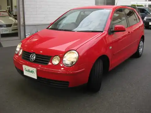 カタログ画像：ポロ （POLO） ４ドア 2002年5月 GH-9NBBY 1400cc フラッシュレッド 燃費13.4km / l 外装