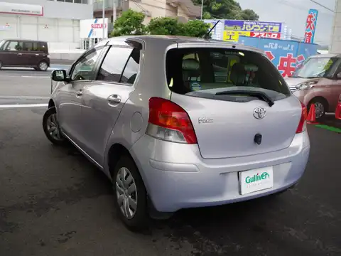 カタログ画像：ヴィッツ （VITZ） ＦリミテッドⅡ 2009年8月 DBA-SCP90 1300cc ライトパープルマイカメタリック 燃費20.0km / l バック