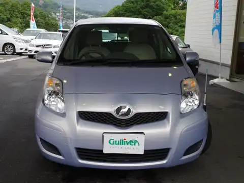 カタログ画像：ヴィッツ （VITZ） ＦリミテッドⅡ 2009年8月 DBA-SCP90 1300cc ライトパープルマイカメタリック 燃費20.0km / l フロント