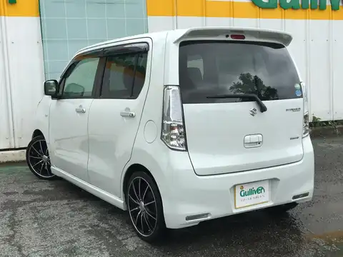 カタログ画像：ワゴンＲスティングレー （WAGON R STINGRAY） Ｘ 2013年7月 DBA-MH34S 660cc パールホワイト 燃費30.0km / l バック