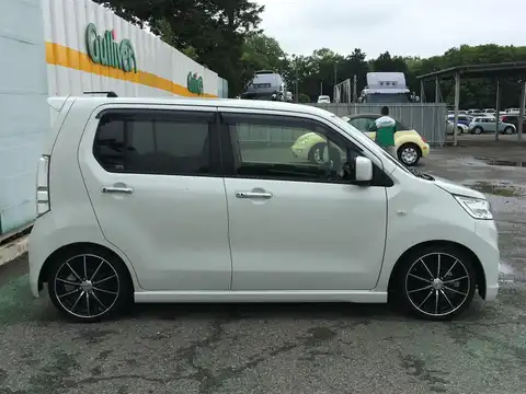 カタログ画像：ワゴンＲスティングレー （WAGON R STINGRAY） Ｘ 2013年7月 DBA-MH34S 660cc パールホワイト 燃費30.0km / l 外装