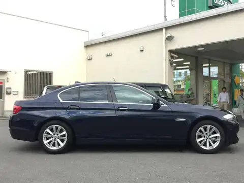 カタログ画像：５シリーズ （5 SERIES） ５２３ｉ ハイラインパッケージ 2010年7月 DBA-FP25 2500cc ソフィスト・グレー・ブリリアント・エフェクト・メタリックorインペリアル・ブルー・ブリリアント・エフェクト・メタリック 燃費11.2km / l 外装