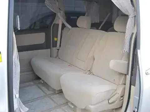 カタログ画像：アルファードＶ （ALPHARD V） ＡＸ Ｌエディション サイドリフトアップシート装着車 2005年4月 DBA-ANH10W 2400cc シルバーメタリック 燃費9.7km / l 内装