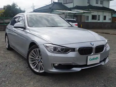 カタログ画像：３シリーズ （3 SERIES） ３２８ｉラグジュアリー 2013年8月 DBA-3A20 2000cc オリオン・シルバーorグレイシャー・シルバー 燃費15.2km / l メイン（その他）