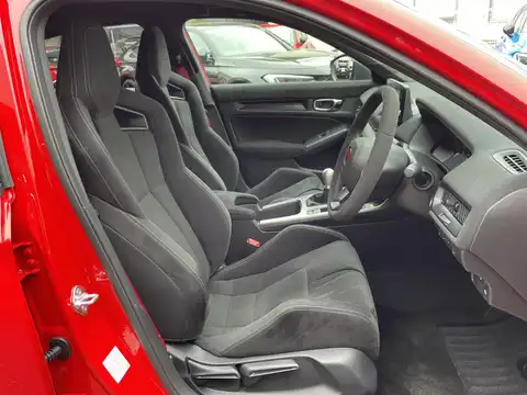 カタログ画像：シビック （CIVIC） タイプＲ レーシングブラックパッケージ 2025年1月 6BA-FL5 2000cc フレームレッド 燃費12.5km / l 内装