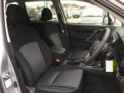 カタログ画像：フォレスター （FORESTER） ２．０ｉ－Ｌ 2016年1月 DBA-SJ5 2000cc アイスシルバー・メタリック 燃費13.4km / l 内装