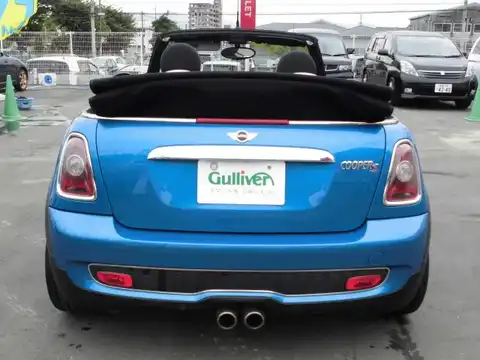 カタログ画像：ＭＩＮＩ （MINI） クーパーＳ コンバーチブル 2009年4月 ABA-MS16 1600cc レーザー・ブルー（メタリック）orホライゾン・ブルー（メタリック） 燃費12.6km / l バック