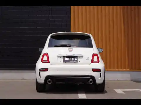 カタログ画像：アバルト５９５ （ABARTH 595） ツーリズモ 2018年9月 ABA-31214T 1400cc ビアンコガーラ 燃費12.9km / l バック