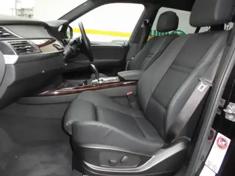 カタログ画像：Ｘ５ （X5） ｘＤｒｉｖｅ ３５ｄブルーパフォーマンスセルフ・レベリング機能付リヤ・サスペンション装着車 2012年1月 LDA-ZW30 3000cc 燃費11.0km / l 内装