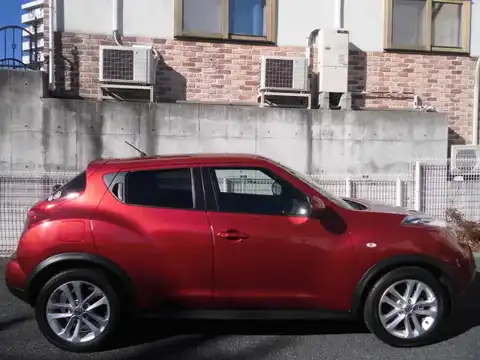 カタログ画像：ジューク （JUKE） １５ＲＳ アーバンセレクション 2011年5月 DBA-YF15 1500cc ラディアントレッド（ＰＭ） 燃費17.2km / l 外装