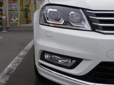 カタログ画像：パサートヴァリアント （PASSAT VARIANT） Ｒラインエディション 2014年6月 DBA-3CCAX 1400cc キャンディホワイト 燃費17.6km / l 外装