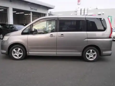 カタログ画像：セレナ （SERENA） ２０ＲＳ 2005年12月 DBA-NC25 2000cc アイアン（Ｍ） 燃費12.0km / l 外装