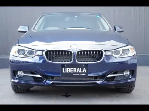 カタログ画像：３シリーズ （3 SERIES） ３２８ｉスポーツ 2013年8月 DBA-3A20 2000cc インペリアル・ブルー・ブリリアント・エフェクト 燃費15.2km / l フロント