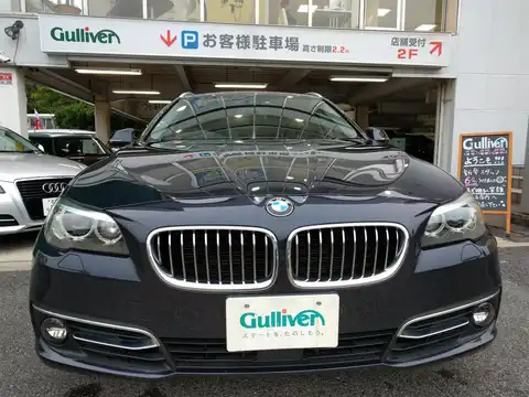 カタログ画像：５シリーズ （5 SERIES） ５２３ｄツーリング ラグジュアリー 2013年9月 LDA-MX20 2000cc インペリアル・ブルー・ブリリアント・エフェクト（メタリック・カラー） 燃費16.6km / l フロント