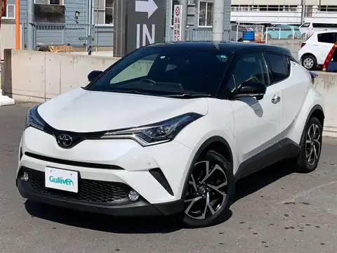 カタログ画像：Ｃ－ＨＲ （C-HR） Ｇ－Ｔ ＬＥＤエディション 2017年11月 DBA-NGX50 1200cc ホワイト×ブラックマイカ 燃費15.4km / l フロント