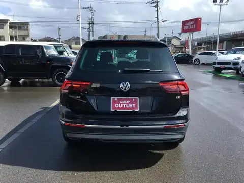 カタログ画像：ティグアン （TIGUAN） ＴＳＩ ハイライン 2018年3月 ABA-5NCZE 1400cc ディープブラックパールエフェクト 燃費16.3km / l バック