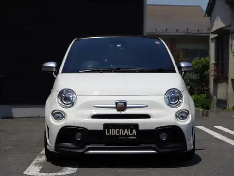 カタログ画像：アバルト５９５Ｃ （ABARTH 595C） ツーリズモ 2018年2月 ABA-31214T 1400cc ビアンコガーラorネロスコルピオーネ×ビアンコガーラ 燃費12.9km / l フロント