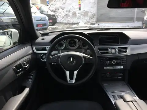 カタログ画像：Ｅクラス （E-CLASS） Ｅ３００ ４マチック アバンギャルド 2013年5月 RBA-212080C 3500cc ポーラーホワイト（Ｓ） 燃費12.0km / l 内装