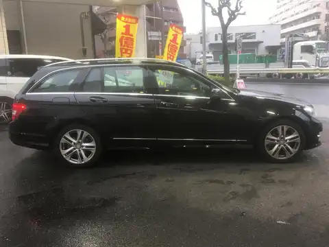 カタログ画像：Ｃクラスステーションワゴン （C-CLASS STATIONWAGON） Ｃ１８０ ブルーエフィシェンシー ステーションワゴン アバンギャルド 2012年7月 DBA-204249 1800cc マグネタイトブラック（Ｍ）orオブシディアンブラック（Ｍ） 燃費13.2km / l 外装